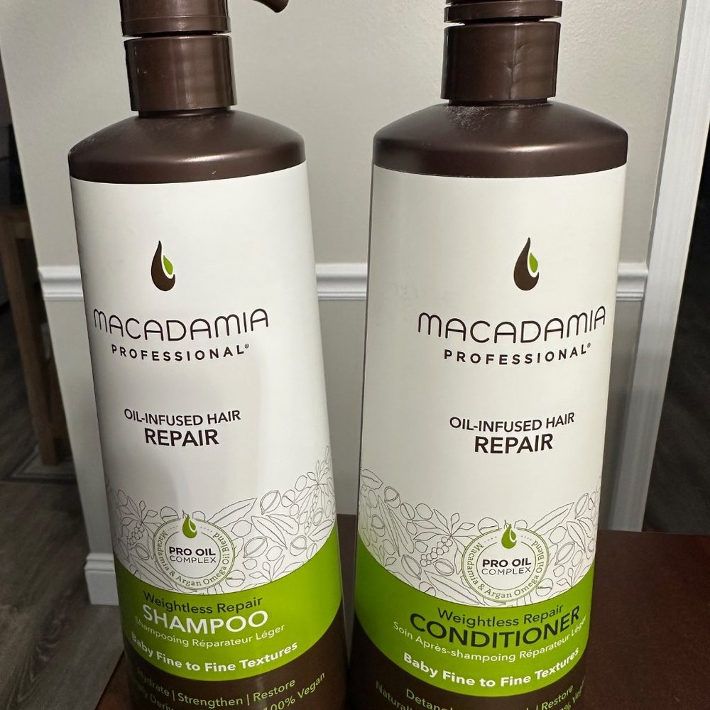 Macadamia Professional Weightless Repair Shampoo & Conditioner Set jumbo size